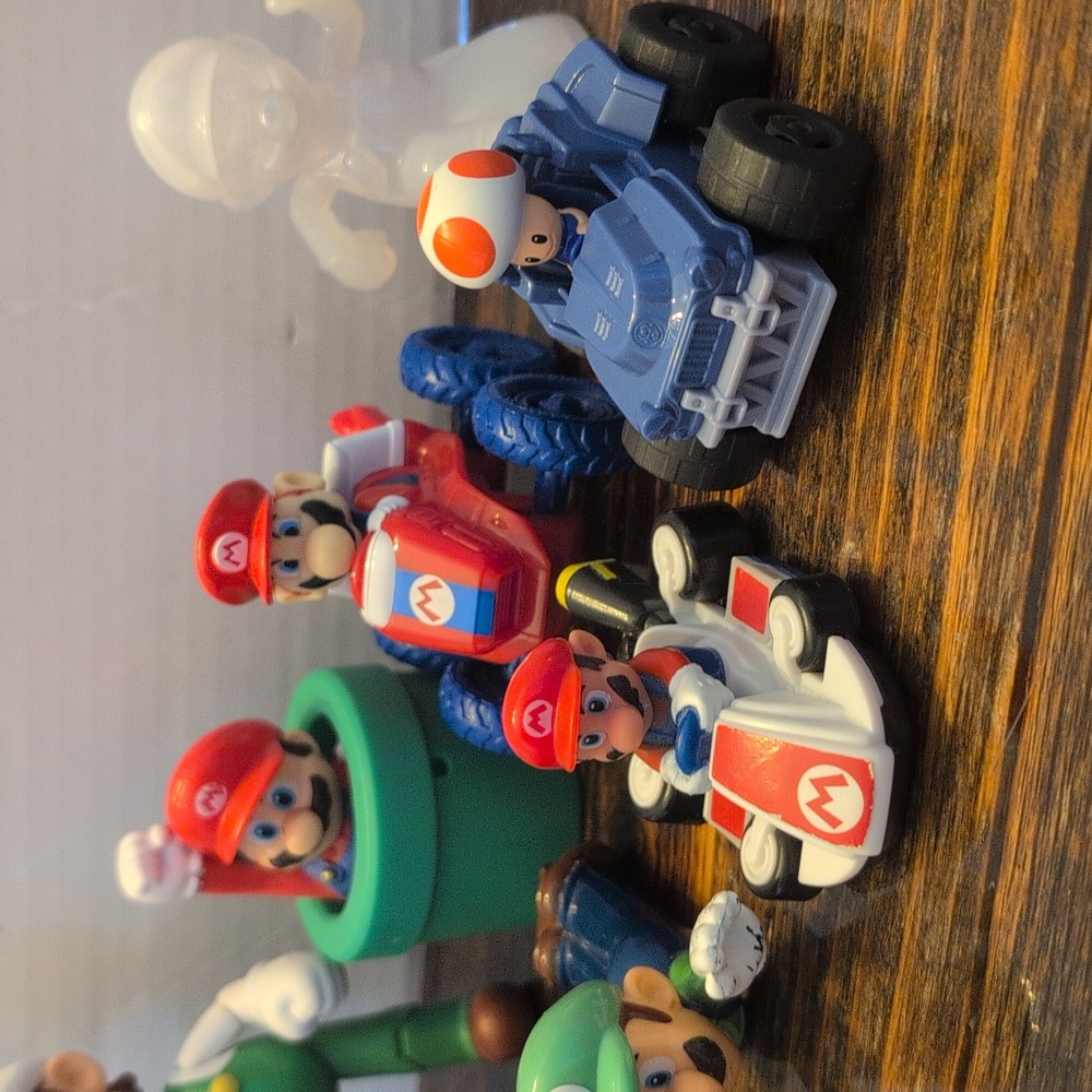 Nintendo Super Mario Kart Toy Lot with Luigi and Mario Figures - Picture 5 of 5